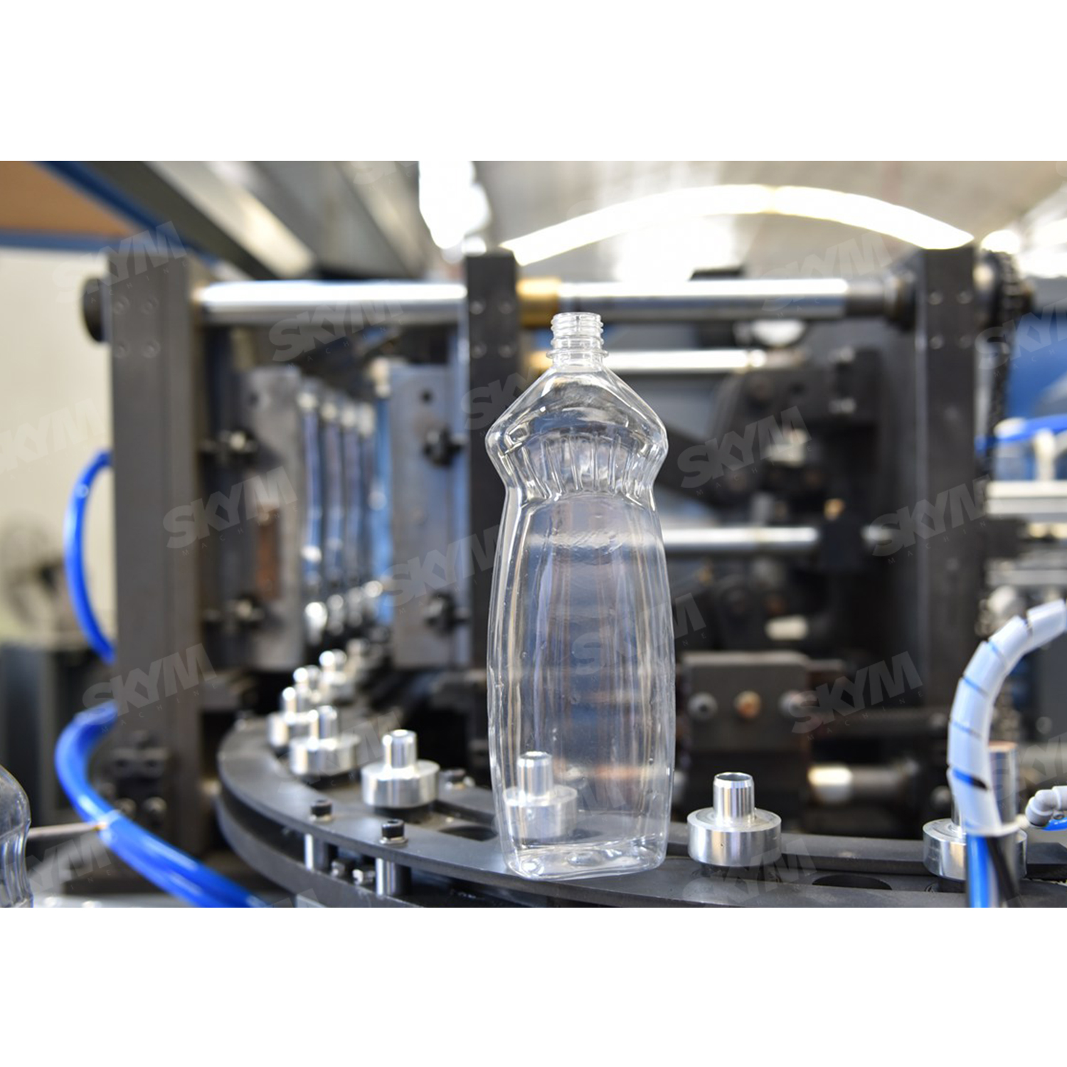 Полуавтоматическая машина для выдувного формования пластиковых бутылок объемом 1000 мл